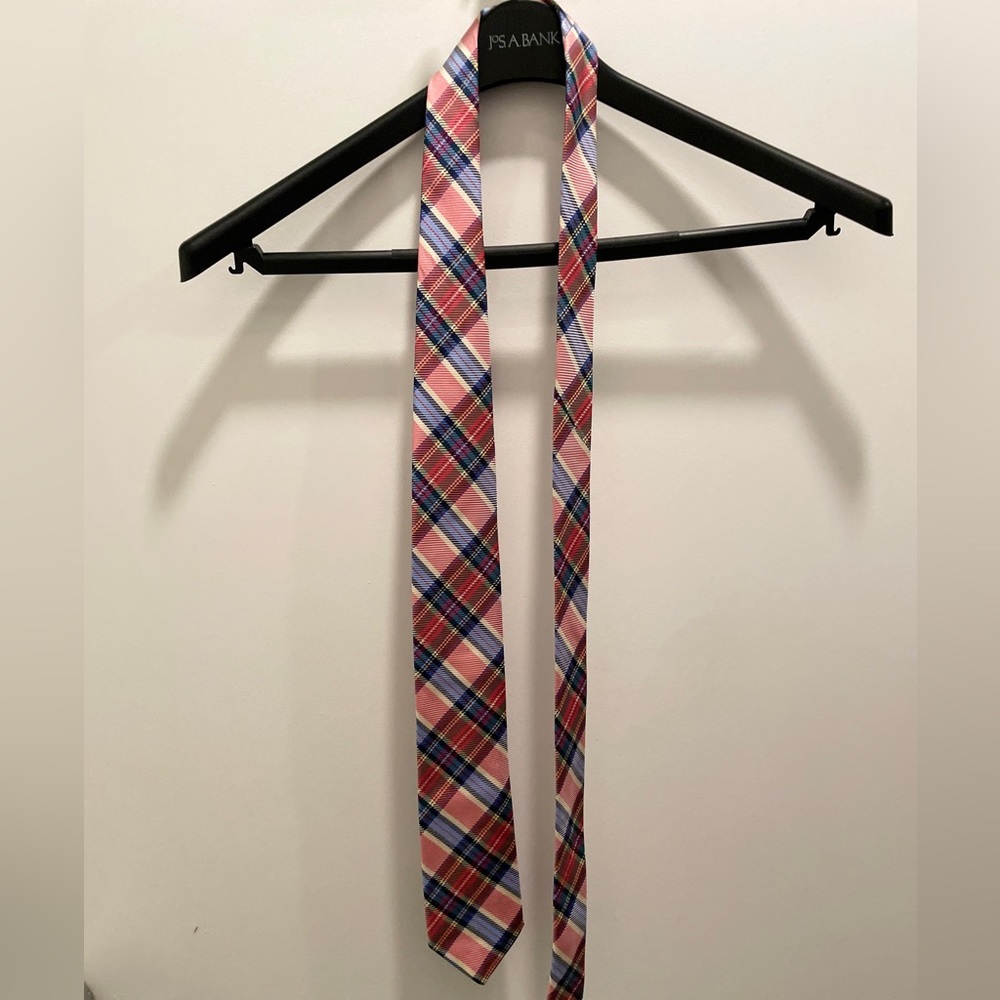 Jos A.Bank Signature Gold Tie 100% SILK